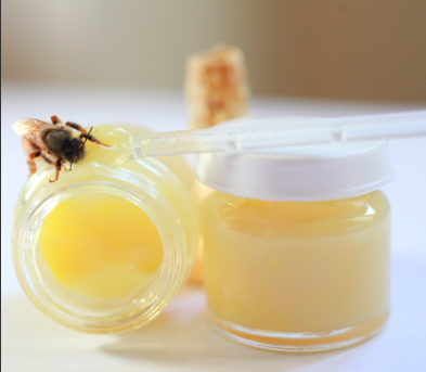 La gelée royale pour une adaptation hivernale réussie! Commande groupée chez un producteur local et valeureux.