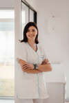 Colleen, assistante dentaire du cabinet d'orthodontie du Dr Madi (Isabelle - assistante dentaire