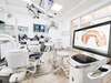 Salle de consultation dentaire moderne pour soins bucco dentaires