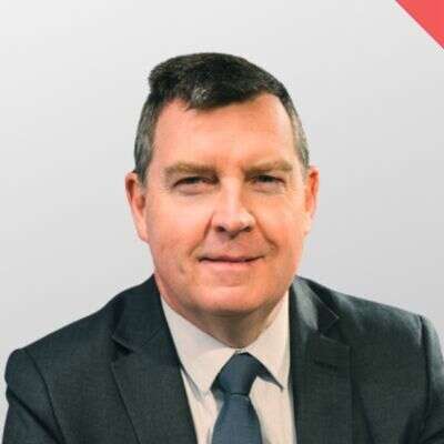 Bertrand Hau monte d'un étage, à la Carac