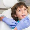 enfant lors d'une consulutation dentaire