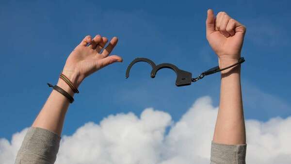 Se libérer des addictions grâce à l’hypnose