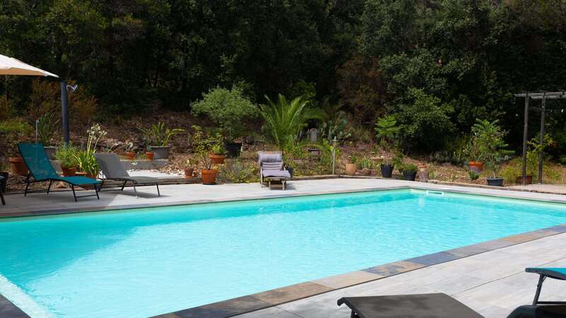 Location coin piscine en saison estivale à Solliès Pont