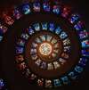 état de transe hypnotique avec fond flou et lumineux