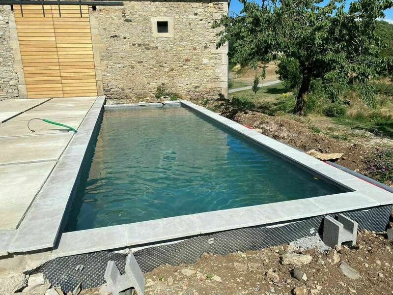 bassin de nage en eau