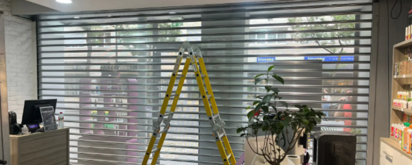 Comment entretenir votre rideau métallique : conseils et astuces