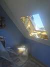 pose d'une fenêtre de toit vue de l'intérieure d'une chambre