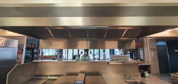 Comment inspecter l'état d'encrassement de sa hotte professionnelle ?