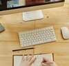 développeur utilisant des outils de vibe coding pour concevoir une application web