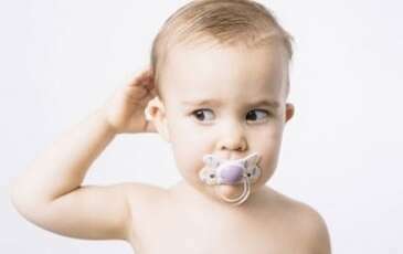 LA SUCCION DU POUCE, DE LA TÉTINE OU DE LA LANGUE : FAUT-IL INTERVENIR ?