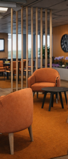 bureau moderne avec clients satisfaits
