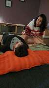 châle rebozo enveloppant un corps détendu