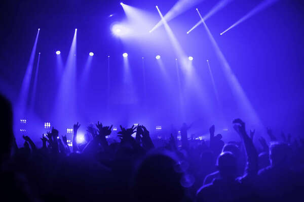 Captation de concerts : critères de protection des rushes par le droit d’auteur et qualité de producteur de vidéogramme 