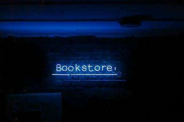 La loi du 30 décembre 2021 dite « Loi Darcos » et l’arrêté du 4 avril 2023 relatif au montant minimal de tarification du service de livraison de livres