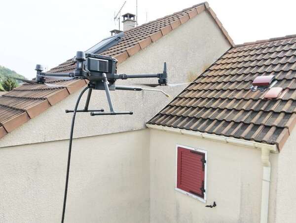 Un drone peut-il nettoyer une toiture ?