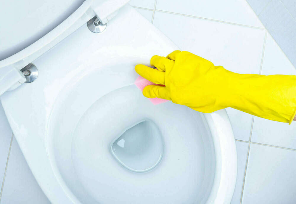 Comment bien entretenir des sanitaires ?