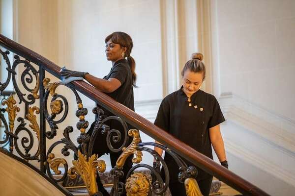 Les coûts cachés dans le domaine du nettoyage pour les hôtels de luxe et les sièges sociaux