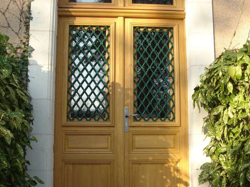 20020190606-2440114-147yy2y