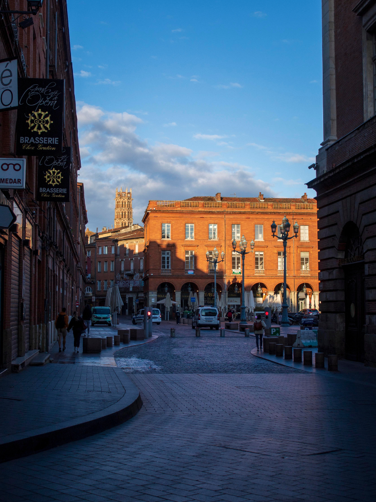 portrait_34_-_minimalist_scandinavian_dining_room_in_warsaw__95_