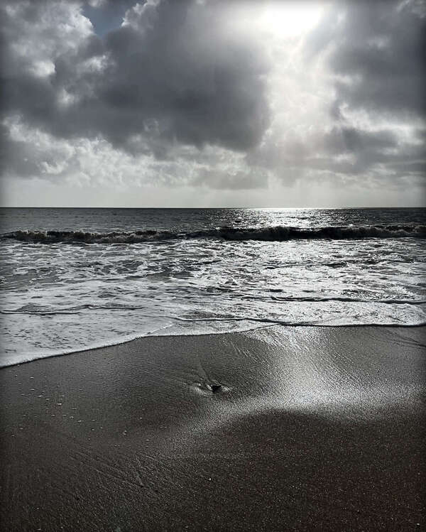 mer plage noir et blanc