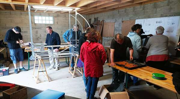 Ils construisent un Véhlio pour construire un nouveau transport solidaire gratuit et durable