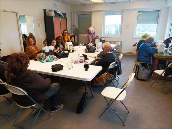 Bien plus qu'un atelier Couture au centre social du Lièvre d'Or