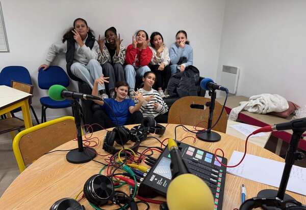 Les filles racontent les crushs et amourettes des collégiennes de leur âge