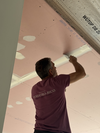 mur lisse plâtre en cours d'installation