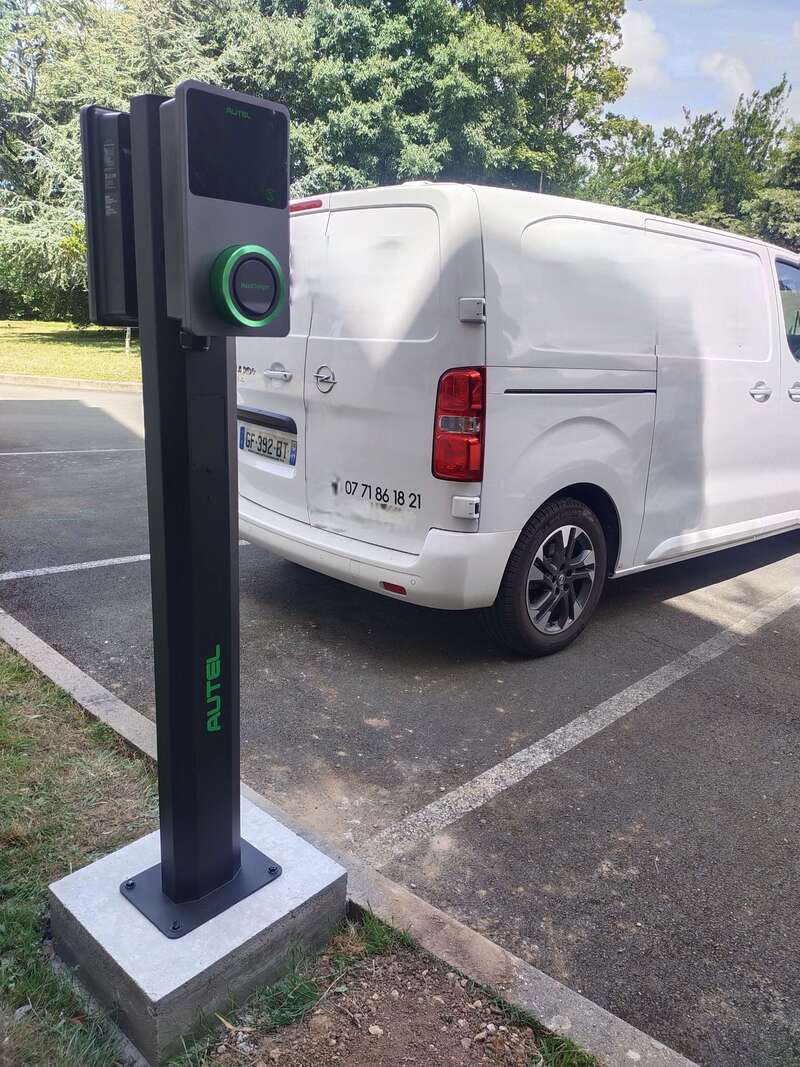 borne_autel_sur_pied_double