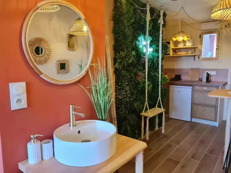 60c59405-7936-4b4c-98cc-8096f416a359