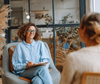 Poignée de mains représentant la confiance, l'engagement et le profesionnalisment dans l'accompagnement thérapeutique.