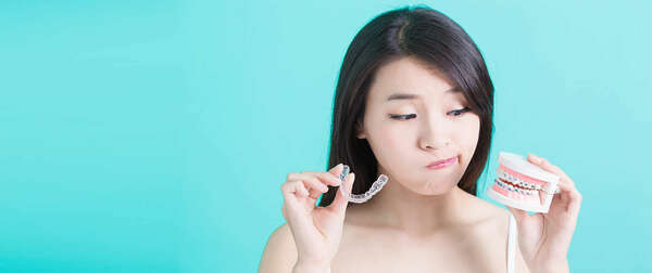 VOTRE TRAITEMENT PAR GOUTTIÈRES TRANSPARENTES EN 5 ÉTAPES