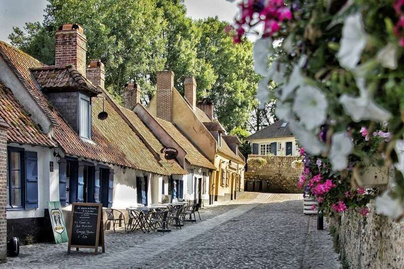 montreuil-sur-mer-rue-clape-en-bas20221109-2115615-1fxvafp