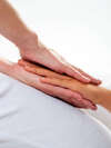 Soin manuel pour soulager douleurs musculaires du bras
