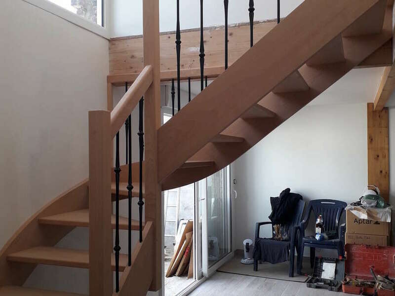 Escalier 2/4 tournants en hêtre, balustres barreaux en fer - No 21
Fabricant d'escalier en Seine-Maritime, Stéphane Leseur