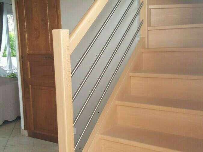 Escalier 1/4 tournant en hêtre, balustres en hêtre, tubes inox - No 6
