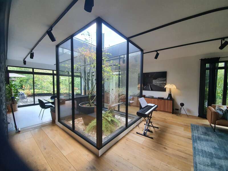 20201021_10165220220603-2477425-2q8btb