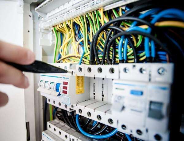Mise aux normes électriques à Paris : ce qui est obligatoire en 2026