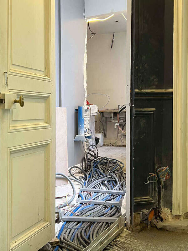 Rénovation électrique d’un appartement ancien à Paris : coût, étapes et obligations 