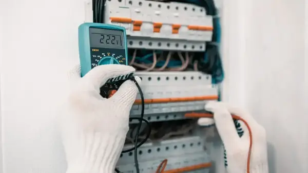 Diagnostic électrique obligatoire : vente, location, ce que dit la loi en 2026 à Paris et en Île-de-France