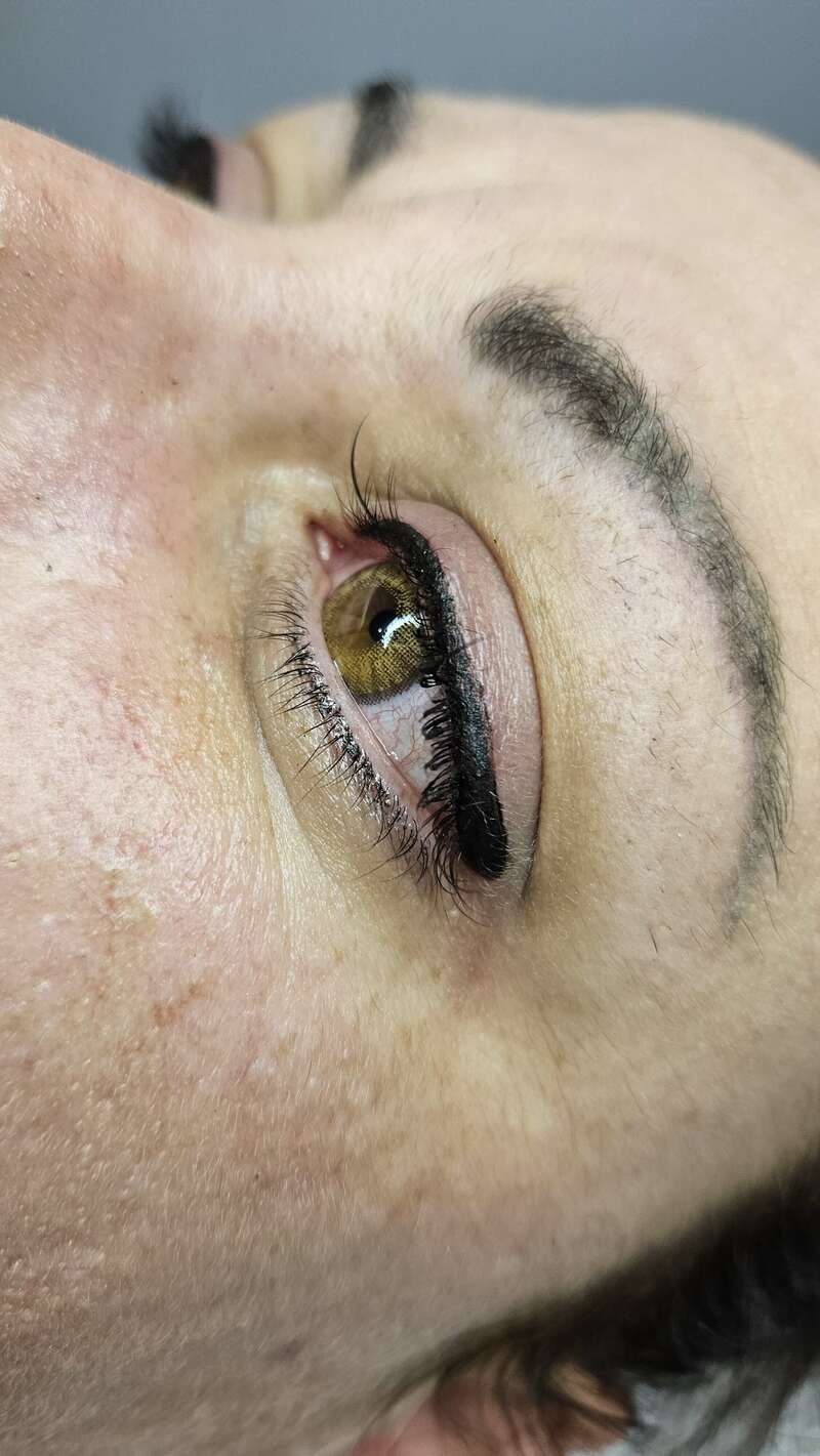 eye_liner_1220240412-316118-jol41d