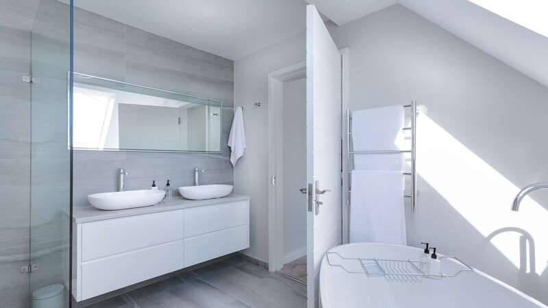 Installation de prise électrique pour finitions intemporelles durables