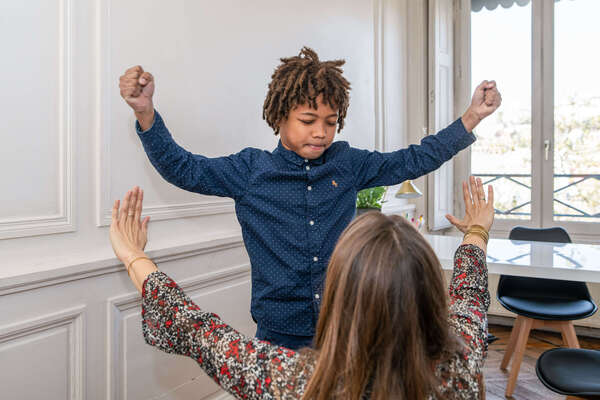 Stress, anxiété chez l’enfant : et si l’hypnose lui permettait de s’exprimer autrement ?