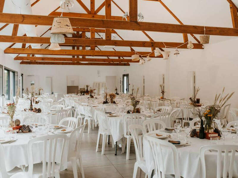 4_-_deco_salle_tables_dressees