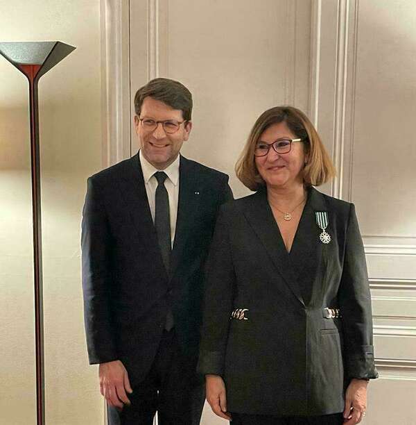 Muito orgulho de ter uma “Chevalier de l’Ordre des Arts et des Lettres” entre nós !