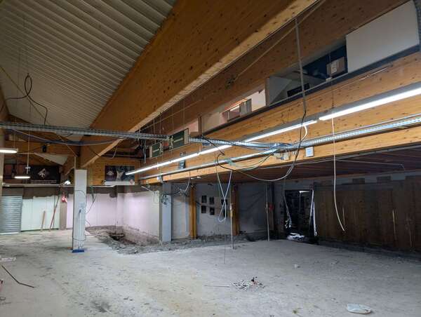 La rénovation post-sinistre de la toiture d’un Intermarché à Guillestre