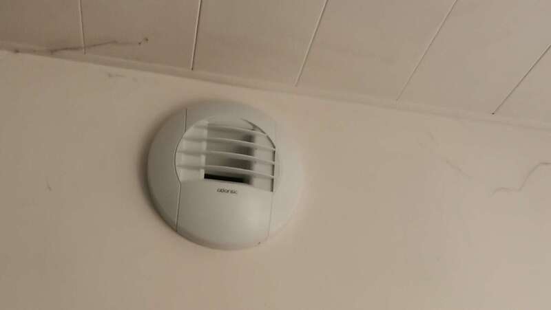 système de ventilation moderne dans une pièce lumineuse