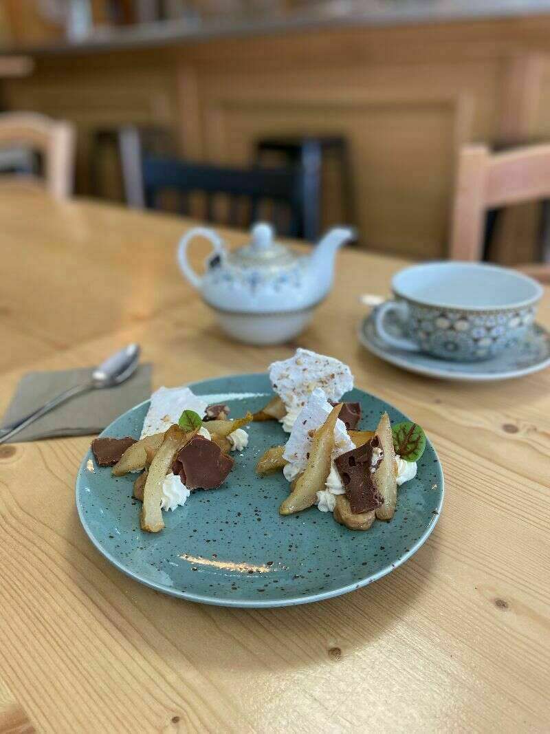 pavlova_aux_poires_caramelisees20220610-24838-rg8e13