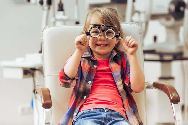 Rentrée scolaire : comment savoir si votre enfant voit bien ?