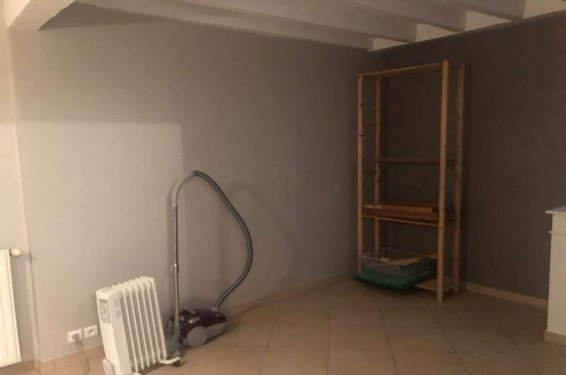 Rénovation de la salle en carrelage Avec apport de meubles de décoration